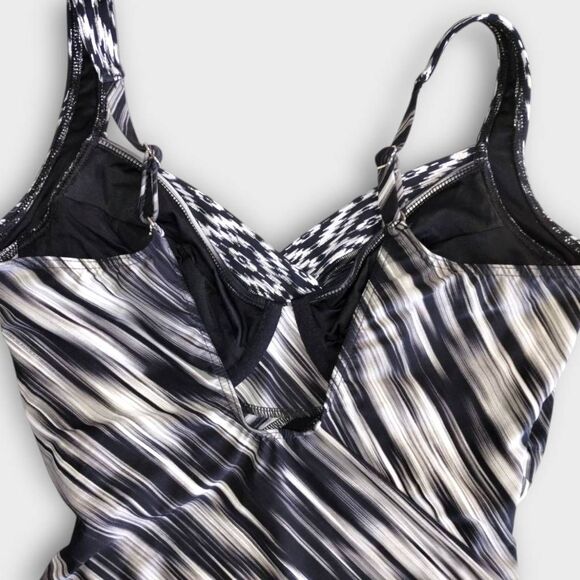 Miraclesuit L56110 Womens Swimsuit Sz 12 Printed Black White One Piece Tummy - Picture 3 of 10